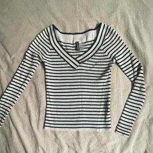H&M divided brand V neck long sleeve striped top